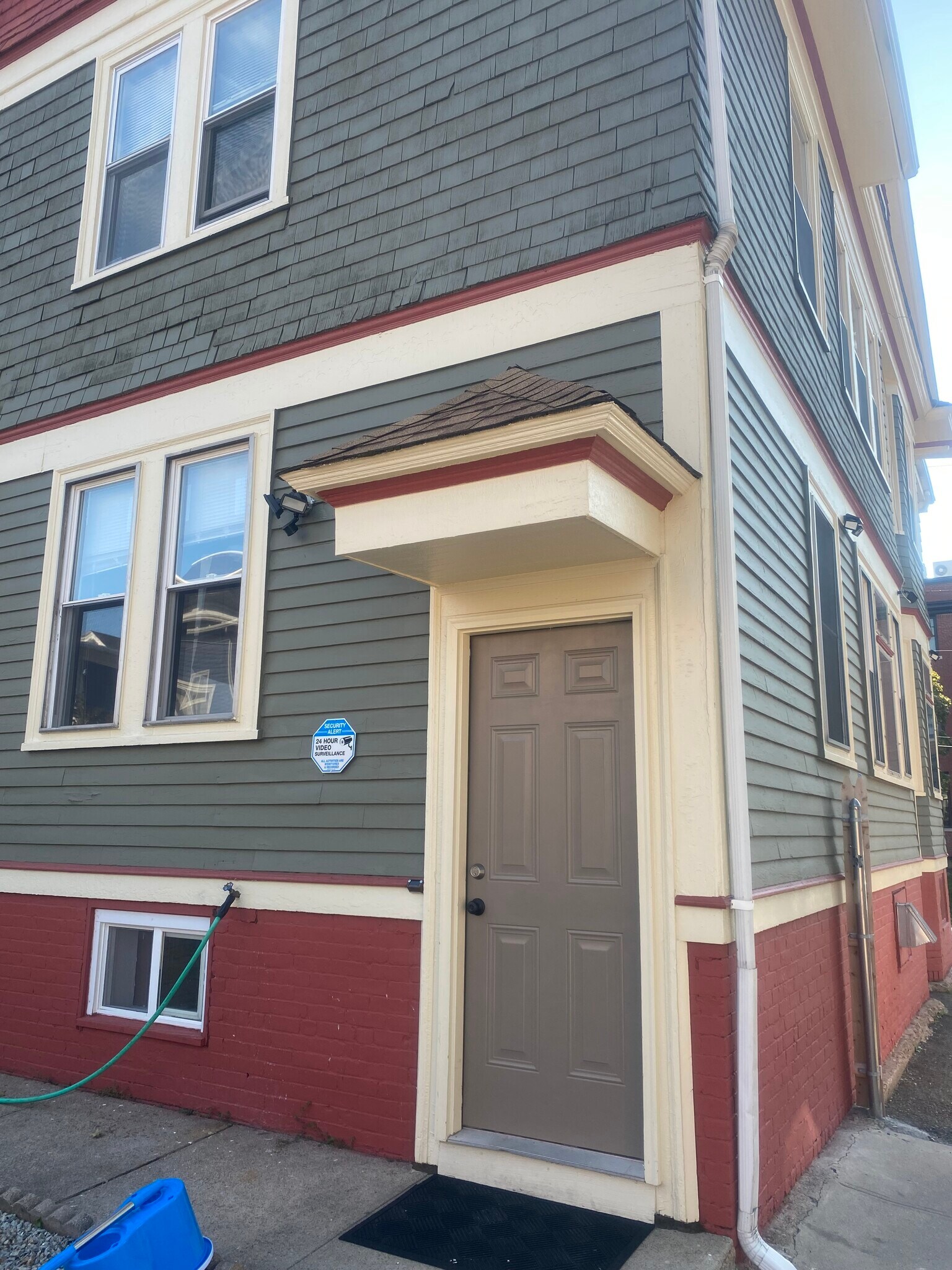 Building Photo - 10 Bainbridge Ave