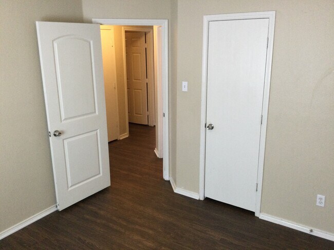 Building Photo - 5589 Hunters Bend Ln