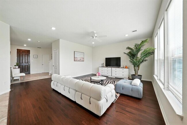 Building Photo - 15410 Rosehill Summit Ln
