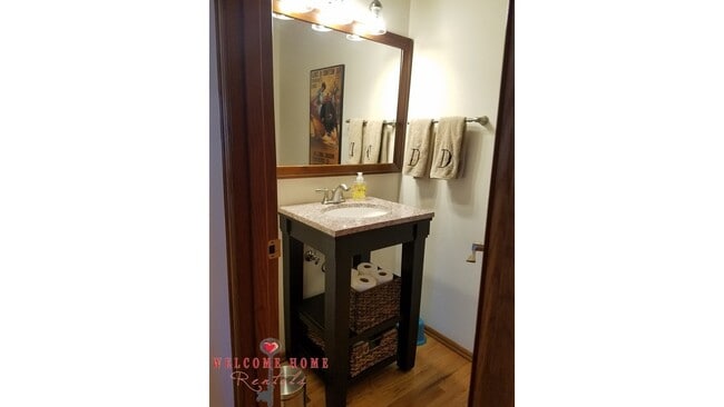 Building Photo - Beautiful open floorplan in amazing Steilacoom!!  All appliances included, large yard!!
