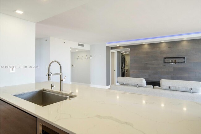 Building Photo - 4000 Towerside Terrace