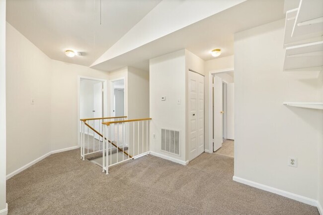 Building Photo - 7511 Belle Grae Dr