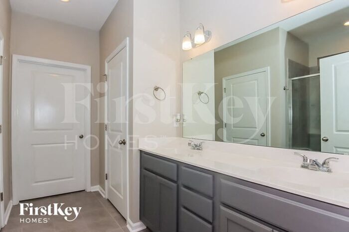 Building Photo - 7779 Creek Park Dr