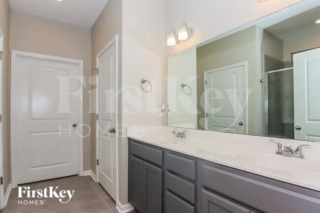 Building Photo - 7779 Creek Park Dr