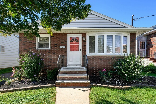 Building Photo - 6 Madison St