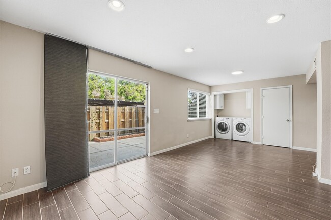 Building Photo - 2325 Triway Ln