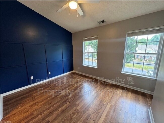 Building Photo - 3022 Kensington Pl