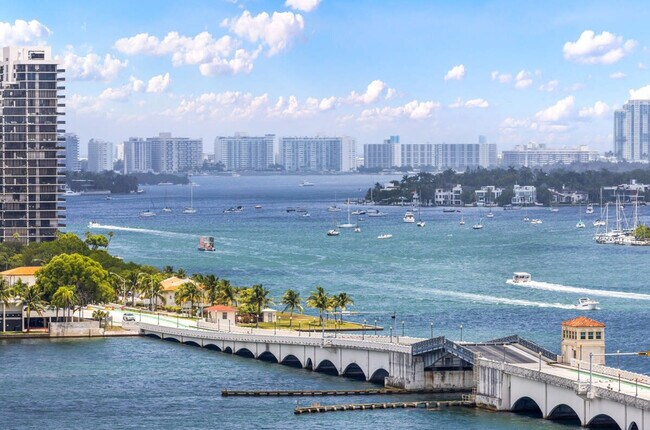Building Photo - 1717 N Bayshore Dr