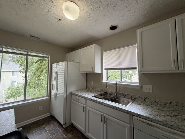 Building Photo - 3374 Galleria Dr