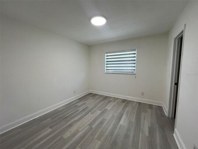 Building Photo - 1363 Algiers St