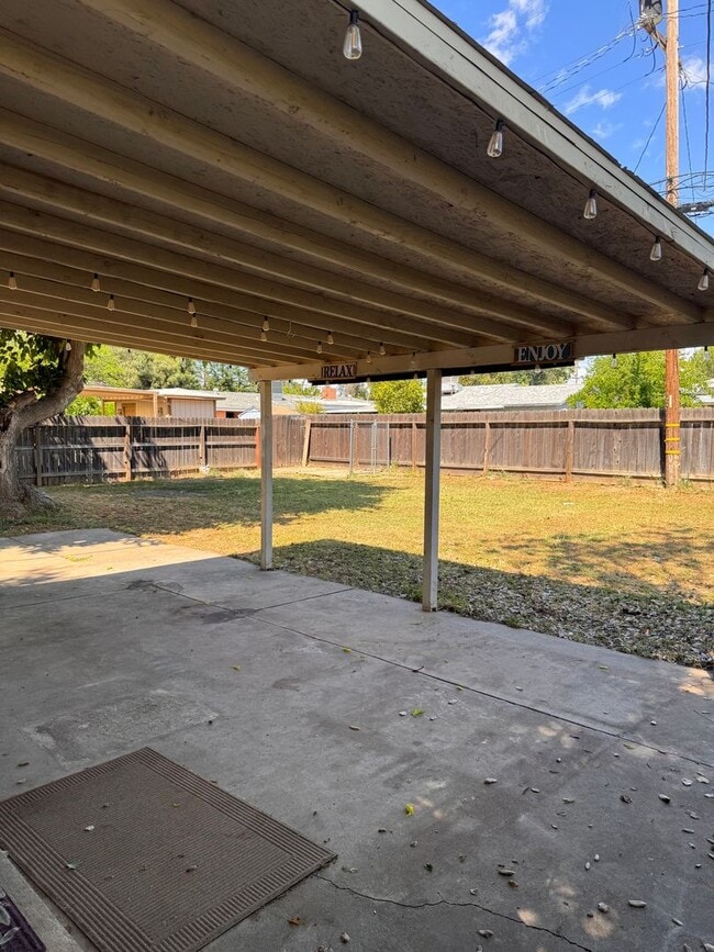 Building Photo - Beautifully Updated 4/2 in Old Fig