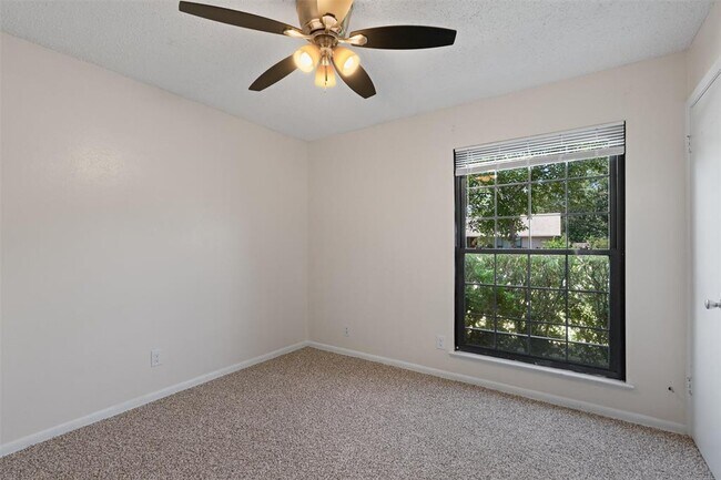 Building Photo - 325 Heartwood Dr