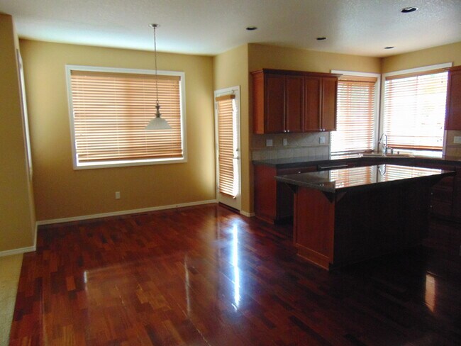 Building Photo - Beautiful 5 + bedroom home - In much desir...