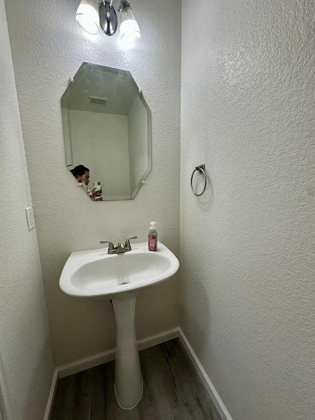 Building Photo - 3305 Etheredge Dr