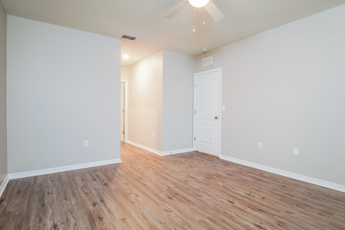 Building Photo - 1064 Cambridge Dr