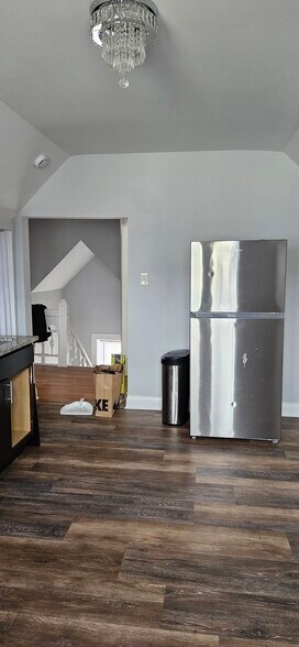 Building Photo - 41 W Main St