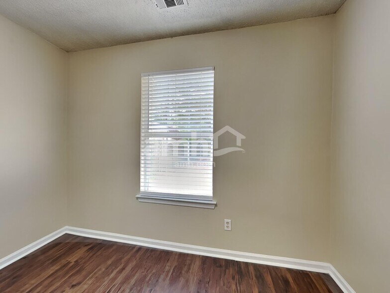 Building Photo - 388 Shady Oak Cir