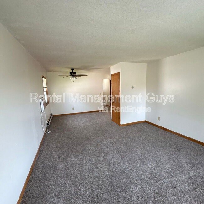 Building Photo - 4615 Tyler St NE