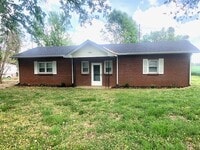 Building Photo - 3-bedroom 1 bath brick home $1395