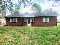 Building Photo - 3-bedroom 1 bath brick home FOR SALE or RENT