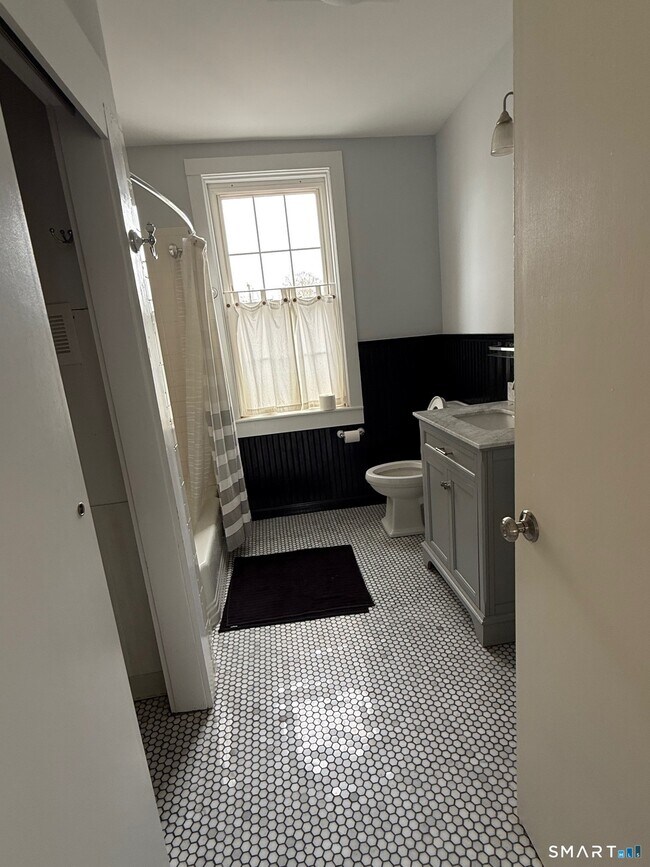 Building Photo - 3 Gold St