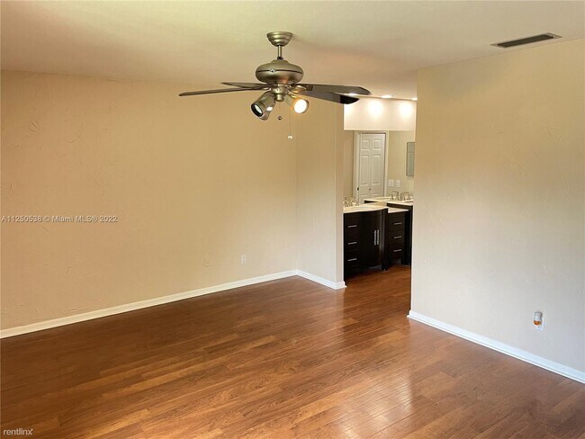 Building Photo - 3 br, 3 bath House - 5762 Fox Hollow Dr Apt C