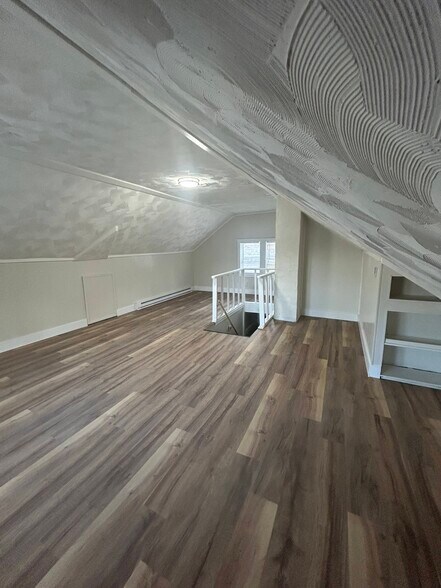 Building Photo - 1603 Manette Pl