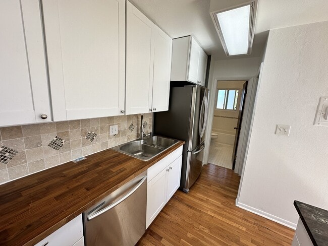 Building Photo - "Charming 3-Bedroom Condo with Hardwood Floors & 2 Full Baths in Golden, CO!"