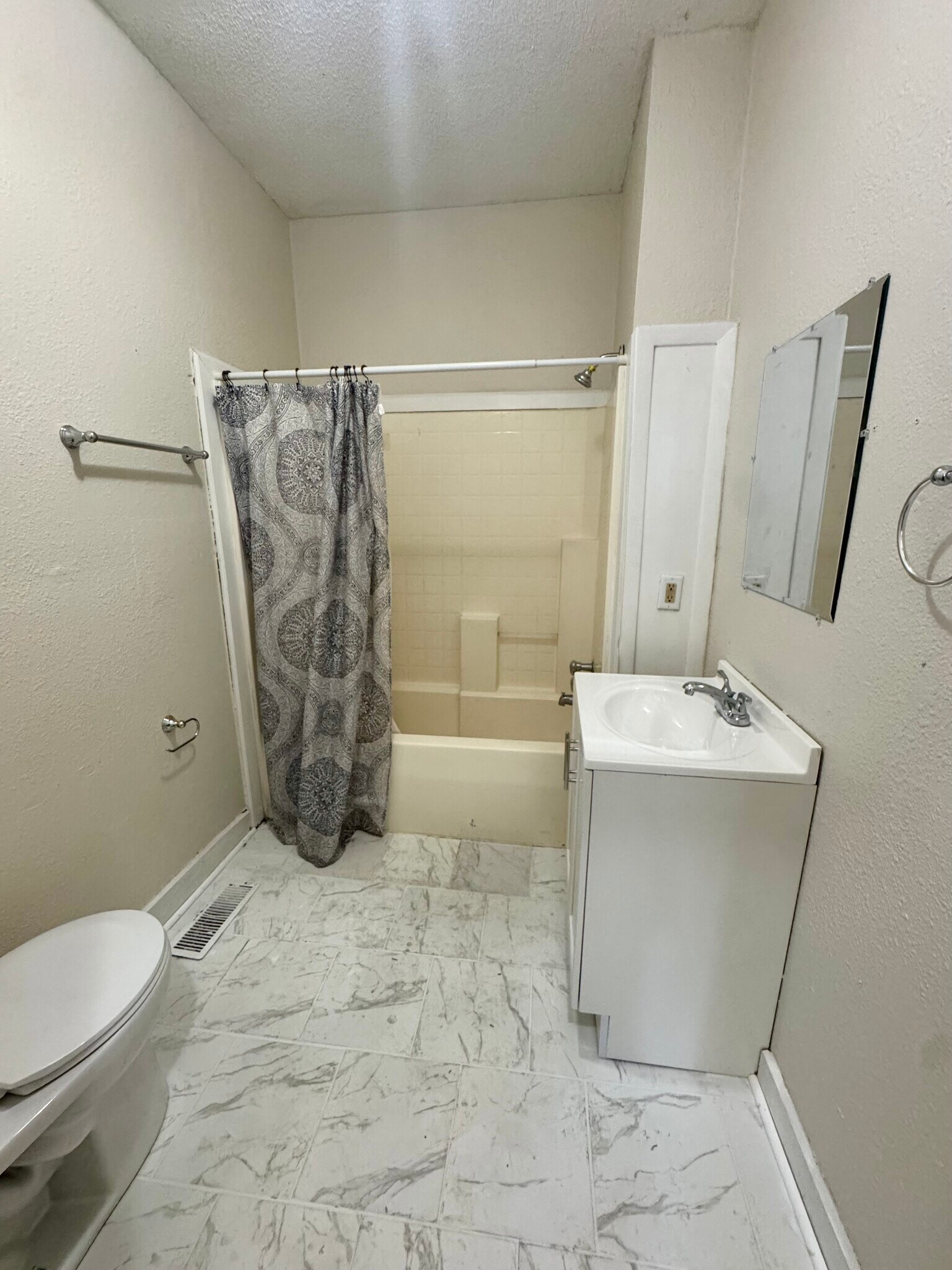 Building Photo - 1045 12th St