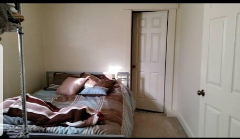 Twin or full bed - 100 S 5th St