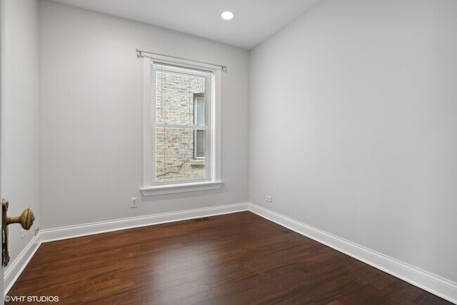 Building Photo - 1307 W Newport Ave
