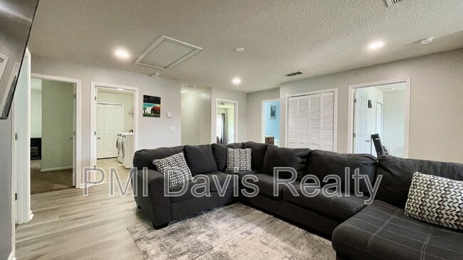 Building Photo - 11814 Lindsey Lake Drive