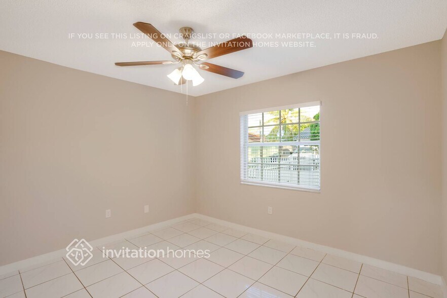 Building Photo - 16850 SW 92nd Ave