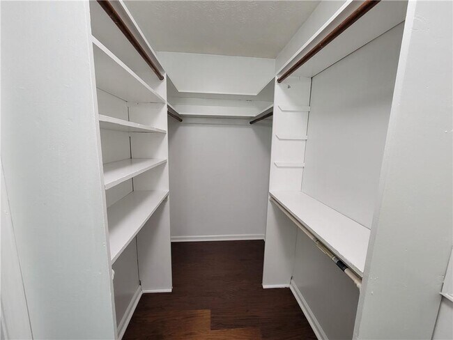 Building Photo - 2506 Windmere Dr NW