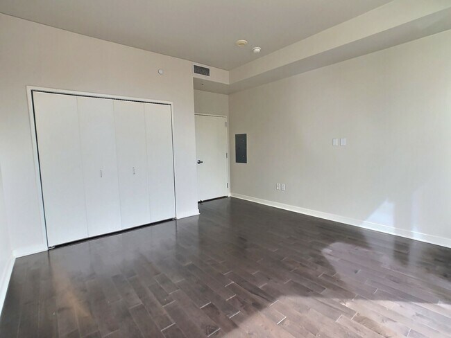 Building Photo - Gorgeous 1 Bedroom Condo at Axis