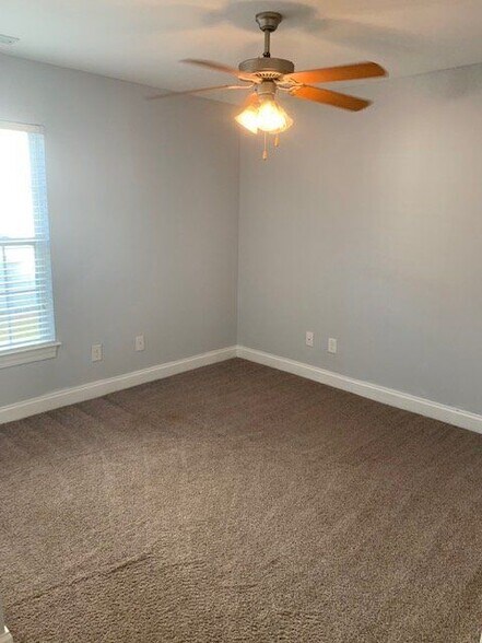 Building Photo - 2932 Beunavista Ct