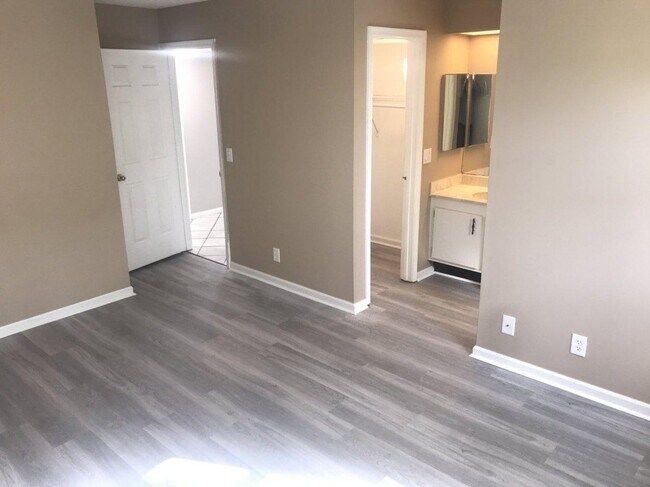 Building Photo - 4147 Oak Terrace Dr