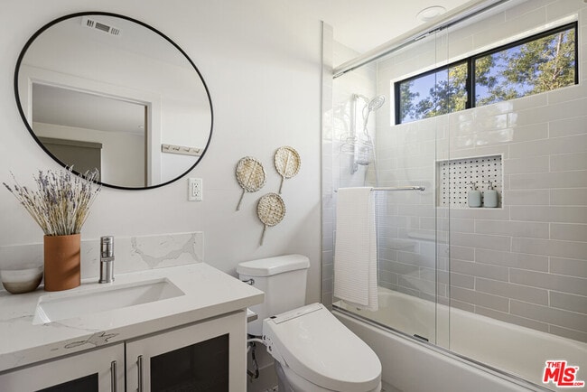 Building Photo - 1057 N Ave 49