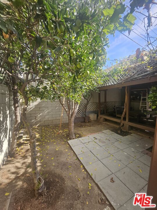 Building Photo - 812 S Gramercy Dr