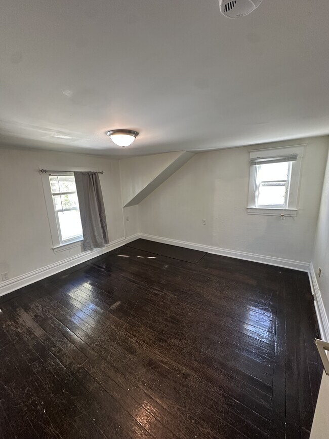 Building Photo - 1023 Bement St