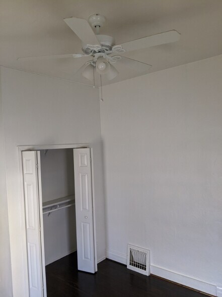 Building Photo - 721 Main St