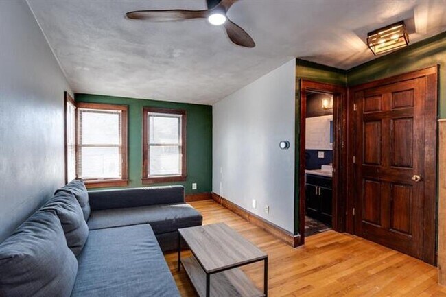 Building Photo - 1332 E Dayton St