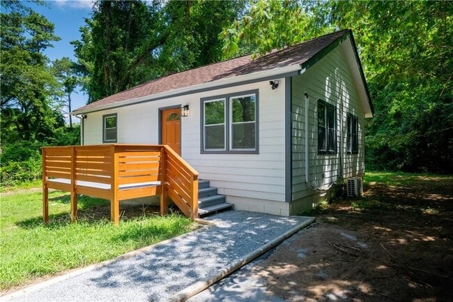 Building Photo - 3822 Bakers Ferry Rd SW