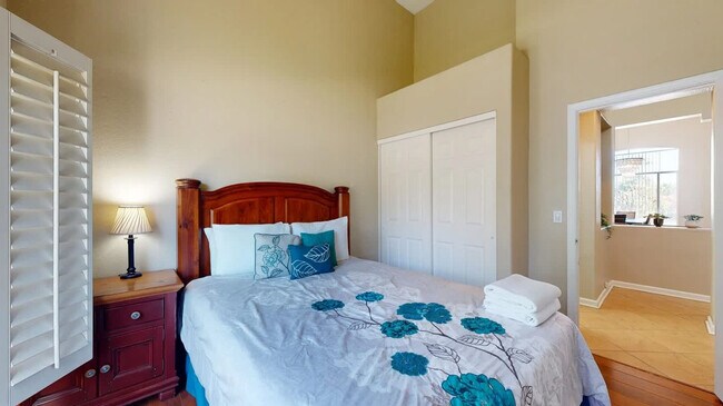 Building Photo - 853 N Blackstone Ct