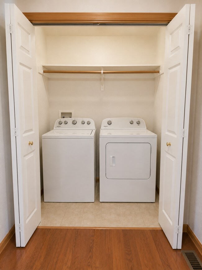 Building Photo - Spacious Southwest Fort Collins Townhome Near Cathy Fromme Prairie - 3bd 3ba AVAILABLE