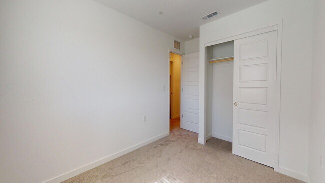 Building Photo - 3231 Carambola Ave