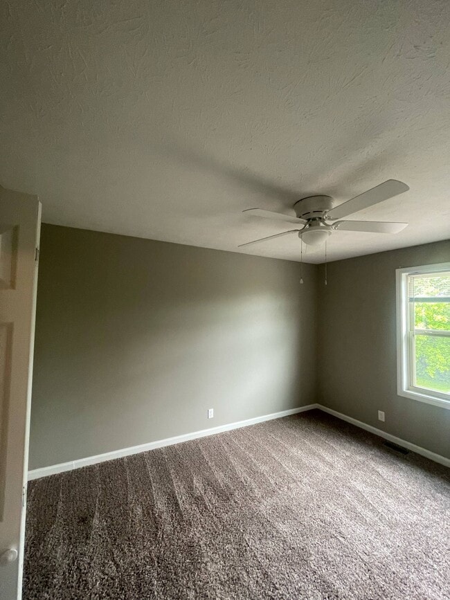 Building Photo - 490 Garden City Dr