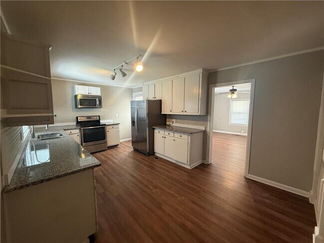 Building Photo - 20 Highland St