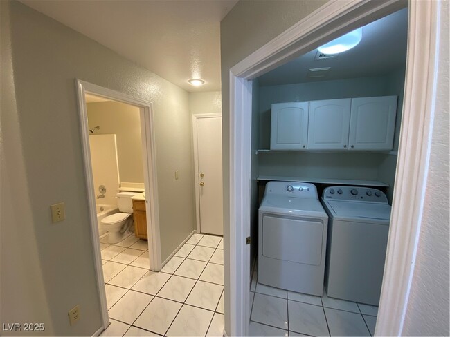 Building Photo - 8009 Festivity Cir