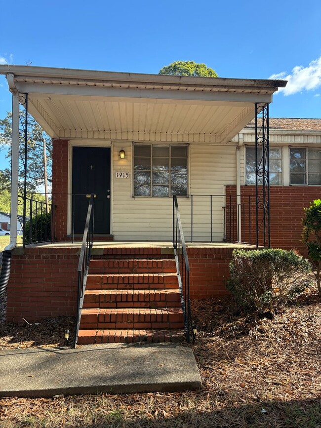 Primary Photo - Spacious 2bedroom Duplex